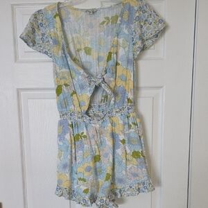 American Eagle Floral Tie-Front Romper Size Medium. Shorts Are Lined. Pockets